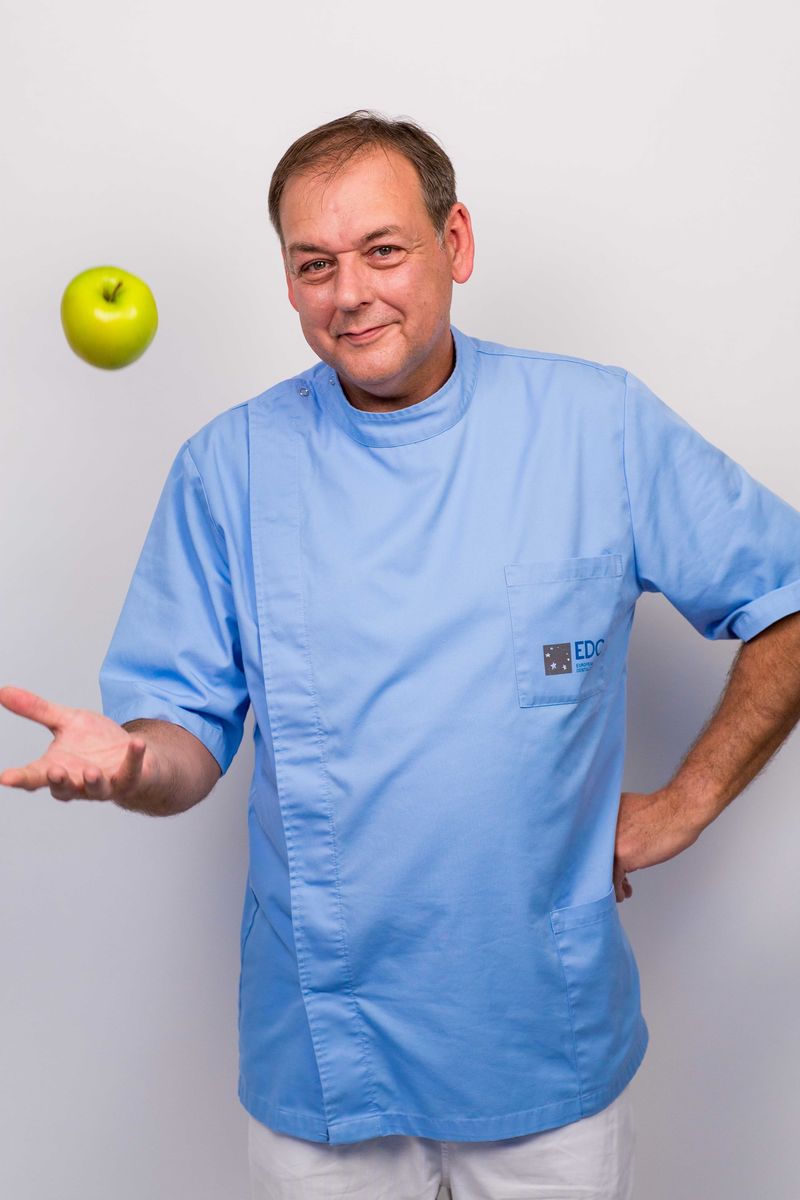 installation of simultaneous dental implants